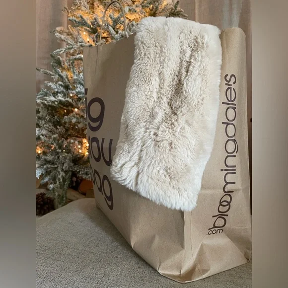 Faux fur Cream/tan coat NWT + shopping bag Bloomingdale’s - Picture 2 of 6